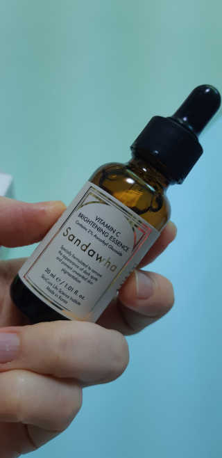 [스킨큐어] 산다화 비타민C 화이트닝 에센스 30ml — 4점을 준 리뷰어가 2020년 3월 올린 사용 사진