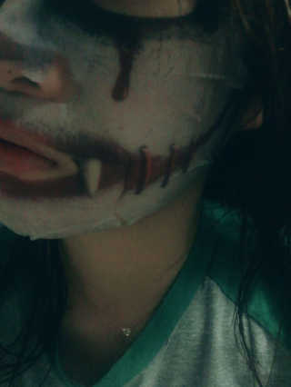 하이힐 리얼 호러마스크팩, HiHEEL REAL HORROR MASKPACK 하이힐 리얼 호러마스크팩-드라큐라 — 3.5점을 준 리뷰어가 2016년 12월 올린 사용 사진