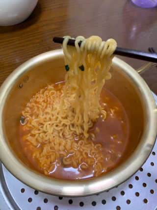 라면 그대로가 제일 맛있는 더엄마라면 — 5점을 준 리뷰어가 2019년 7월 올린 사용 사진