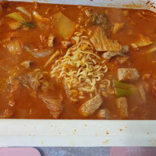땡땡쿡 더실비김치찌개 2인분 710g 라면사리 포함 — 5점을 준 리뷰어가 2020년 2월 올린 사용 사진
