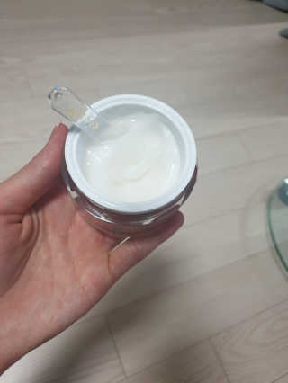 최윤하스텔라 최윤하 만물상 올인원 만능크림 — 5점을 준 리뷰어가 2019년 4월 올린 사용 사진
