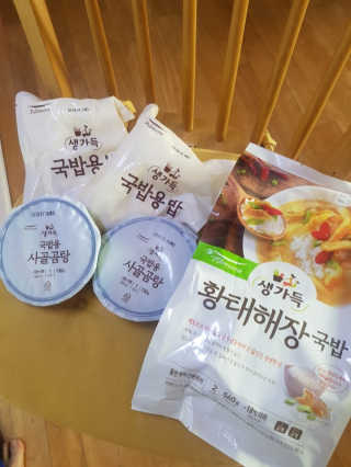 [풀무원] 사골곰탕국밥 황태해장국밥 — 5점을 준 리뷰어가 2018년 5월 올린 사용 사진