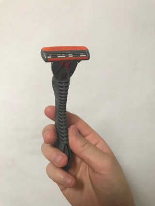 레이지 소사이어티 [레이지소사이어티] Simple BIC 3중날 면도기 — 3.67점을 준 리뷰어가 2018년 5월 올린 사용 사진