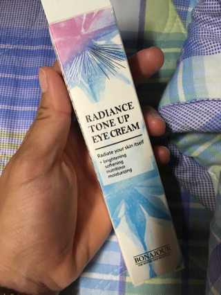 보나쥬르 래디언스 톤업 아이크림 30ml — 4.17점을 준 리뷰어가 2018년 8월 올린 사용 사진