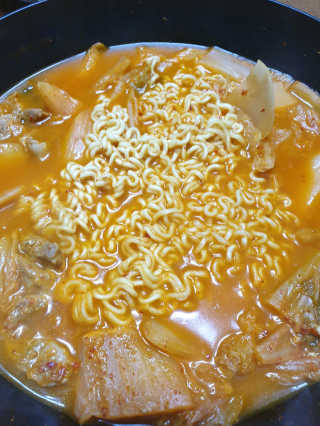 땡땡쿡 더실비김치찌개 2인분 710g 라면사리 포함 — 3점을 준 리뷰어가 2020년 1월 올린 사용 사진