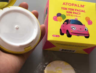 아토팜 톡톡 페이셜 선팩트 SPF43 PA+++ — 4.5점을 준 리뷰어가 2019년 6월 올린 사용 사진