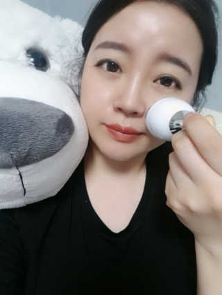 [더마퀸]쿨링스틱 페이스앤아이 — 5점을 준 리뷰어가 2019년 5월 올린 사용 사진