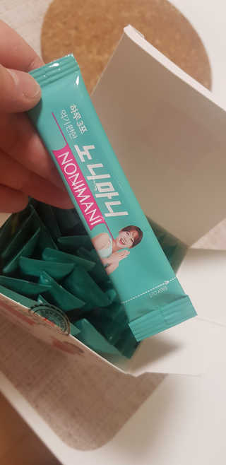 정찬우 꽐라만시 [띵보몰]건강환 습관 노니마니 스틱 1Box — 5점을 준 리뷰어가 2019년 7월 올린 사용 사진