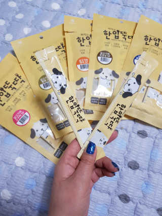 [펫토리아]짜먹는 한입뚝딱 강아지.고양이 마약간식 — 5점을 준 리뷰어가 2019년 8월 올린 사용 사진