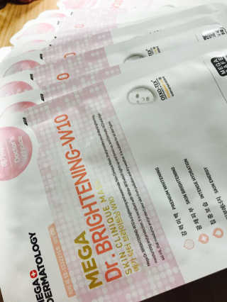 메가더마톨로지 메가닥터브라이트닝 W10 10매 — 4점을 준 리뷰어가 2017년 12월 올린 사용 사진