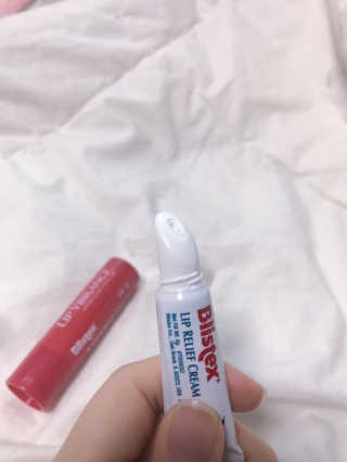 블리스텍스 립 릴리프 크림 립밤, 립 바이브런스 립밤 — 5점을 준 리뷰어가 2018년 11월 올린 사용 사진