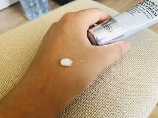 보나쥬르 래디언스 톤업 아이크림 30ml — 3.67점을 준 리뷰어가 2018년 8월 올린 사용 사진