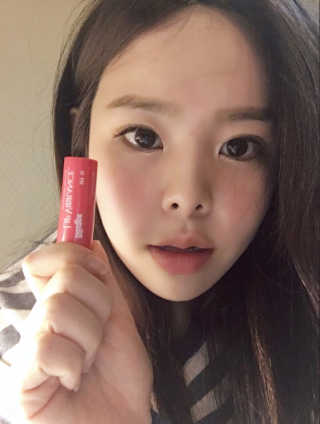 블리스텍스 립 릴리프 크림 립밤, 립 바이브런스 립밤 — 5점을 준 리뷰어가 2018년 11월 올린 사용 사진