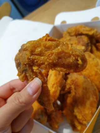 [치킨마루]-  빠사칸윙봉현미 + 콜라 500ml — 5점을 준 리뷰어가 2019년 7월 올린 사용 사진