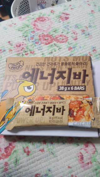 견과가 똘똘 뭉쳐들어간 넛츠몬 에너지바 1BOX 6개입 — 4.17점을 준 리뷰어가 2018년 1월 올린 사용 사진