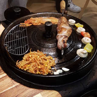 [화덕고깃간 마곡발산점] 화덕삼겹살2인분 — 4.5점을 준 리뷰어가 2018년 12월 올린 사용 사진