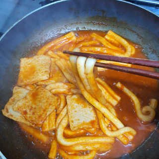 [홍코너떡볶이]옛날떡볶이 인기맛 4팩세트 — 5점을 준 리뷰어가 2019년 11월 올린 사용 사진