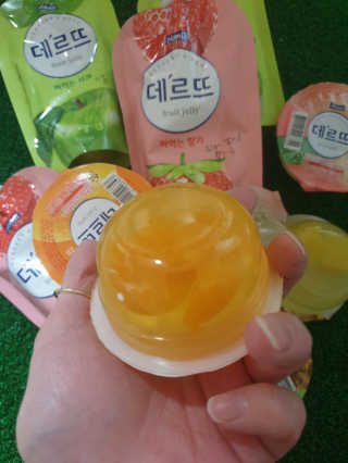 데르뜨 떠먹는 과일 3종, 짜먹는 과일 2종 총 10개 체험 — 5점을 준 리뷰어가 2020년 3월 올린 사용 사진