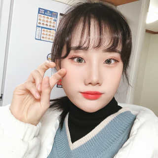 컬러딥 12색 글램샤인 아이섀도우 팔레트 — 4.5점을 준 리뷰어가 2020년 1월 올린 사용 사진