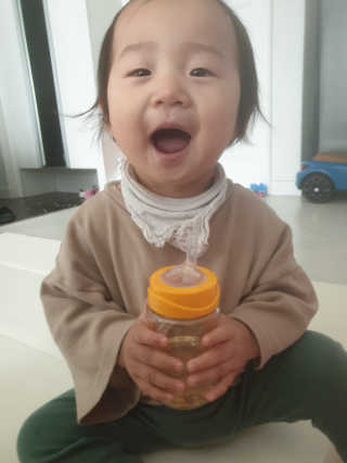 유비맘 PPSU 젖병 노꼭지_200ml_컬러 랜덤 발송 — 4점을 준 리뷰어가 2019년 12월 올린 사용 사진