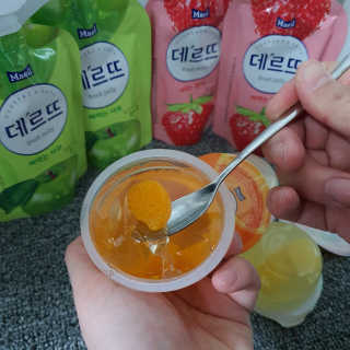 데르뜨 떠먹는 과일 3종, 짜먹는 과일 2종 총 10개 체험 — 5점을 준 리뷰어가 2020년 3월 올린 사용 사진