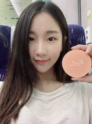 [블랙루즈] 피치 커버 벨벳 쿠션 2종 중 택1 — 5점을 준 리뷰어가 2019년 9월 올린 사용 사진