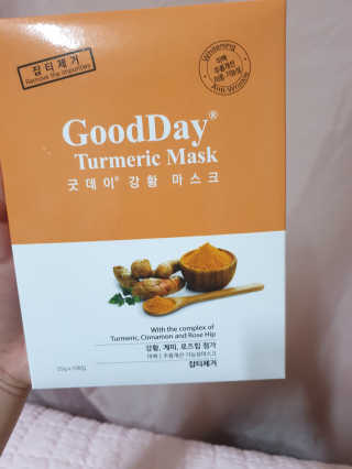 GoodDay Skincare GoodDay 강황 마스크 — 5점을 준 리뷰어가 2019년 5월 올린 사용 사진