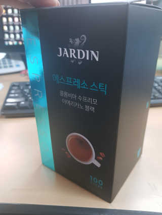 (주)쟈뎅 쟈뎅 에스프레소 스틱 아메리카노 블랙 — 3.83점을 준 리뷰어가 2018년 10월 올린 사용 사진