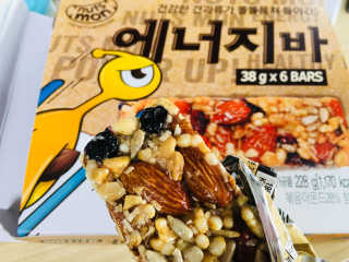 견과가 똘똘 뭉쳐들어간 넛츠몬 에너지바 1BOX 6개입 — 4점을 준 리뷰어가 2018년 1월 올린 사용 사진