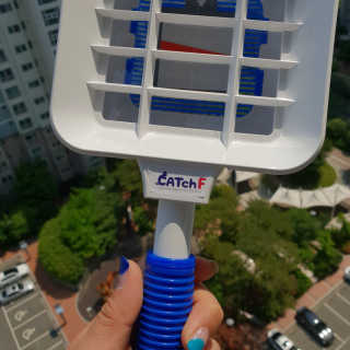 에이블루 신개념 위생 파리채 캐치에프 — 5점을 준 리뷰어가 2018년 6월 올린 사용 사진