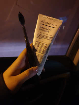 the naked object 디블랙팩치약 디블랙칫솔 세트 — 5점을 준 리뷰어가 2019년 6월 올린 사용 사진