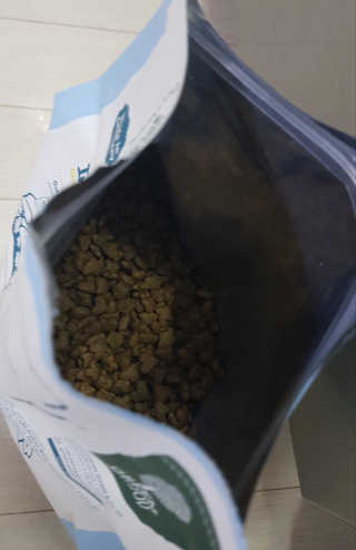 그린펫푸드 인섹트캣 글루텐프리（1.2KG） — 4.5점을 준 리뷰어가 2019년 9월 올린 사용 사진