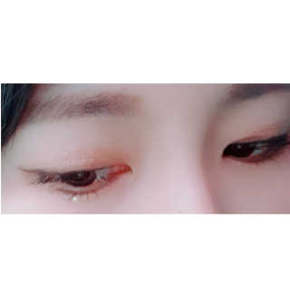 [블랙루즈] 펄블리 아이 글리터 2종 — 3.17점을 준 리뷰어가 2018년 11월 올린 사용 사진