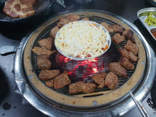 [두툼갈비] 두툼갈비 2인분 + 매콤치즈버섯 set — 3.67점을 준 리뷰어가 2018년 9월 올린 사용 사진