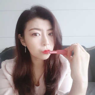 [블랙루즈] 로즈 벨벳 립스틱 택1+랜덤1 — 4.67점을 준 리뷰어가 2019년 1월 올린 사용 사진