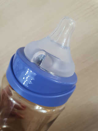 유비맘 PPSU 젖병 노꼭지_260ml_컬러 랜덤 발송 — 4점을 준 리뷰어가 2020년 3월 올린 사용 사진
