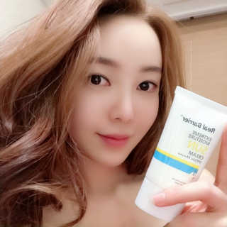 리얼베리어 익스트림 모이스처 선크림 SPF50+ PA++++ — 5점을 준 리뷰어가 2019년 4월 올린 사용 사진