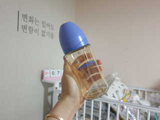유비맘 PPSU 젖병 노꼭지_260ml_컬러 랜덤 발송 — 5점을 준 리뷰어가 2020년 2월 올린 사용 사진