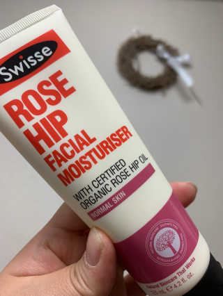 SWISSE 스위스 로즈힙 페이셜 모이스처라이저 로션 — 4점을 준 리뷰어가 2019년 12월 올린 사용 사진