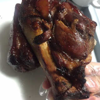 행복먹거리공작소 맥족. 맥주에 빠진 족발 550g + 마늘소스 70g — 5점을 준 리뷰어가 2020년 3월 올린 사용 사진