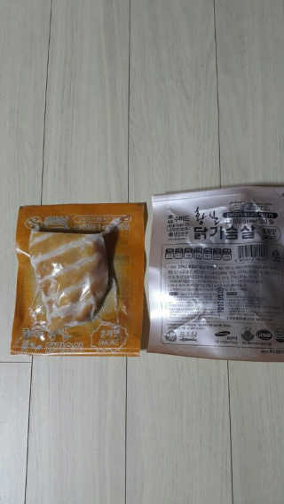 지에프몰 푸드원 훈제닭가슴살 100gX10팩 — 3점을 준 리뷰어가 2017년 3월 올린 사용 사진