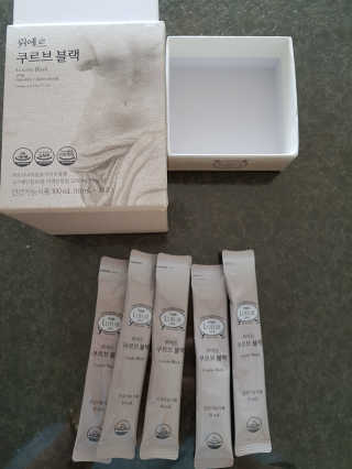 [하우투잇] 뤼에르 쿠르브 블랙 10ml x 30포 총 300ml — 4점을 준 리뷰어가 2020년 2월 올린 사용 사진