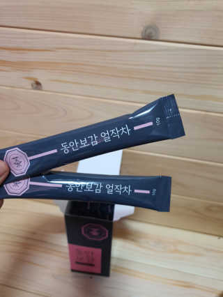 동안보감 얼작차 붓기를 빼주는 동안보감 한방 프리미엄 얼작차 — 5점을 준 리뷰어가 2019년 10월 올린 사용 사진