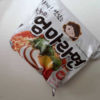 라면 그대로가 제일 맛있는 더엄마라면 — 5점을 준 리뷰어가 2019년 6월 올린 사용 사진
