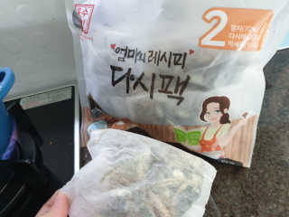 육수명인 엄마의 레시피 다시팩 2번 — 5점을 준 리뷰어가 2019년 5월 올린 사용 사진