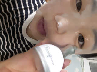 [더마퀸]쿨링스틱 페이스앤아이 — 5점을 준 리뷰어가 2019년 5월 올린 사용 사진