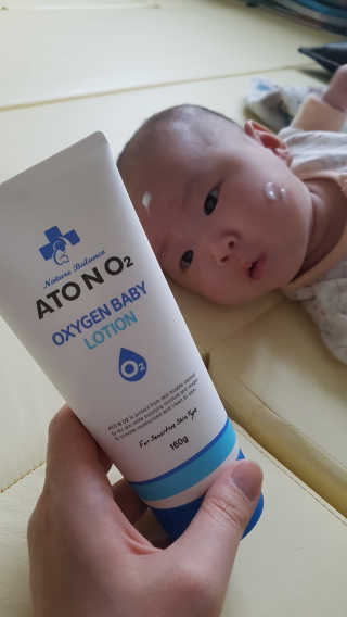 아토앤오투 아토엔오투 옥시젠 베이비 로션 — 5점을 준 리뷰어가 2019년 4월 올린 사용 사진