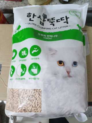 [펫토리아] BEST 고양이두부모래 6L 한삽뚝딱 — 5점을 준 리뷰어가 2018년 12월 올린 사용 사진