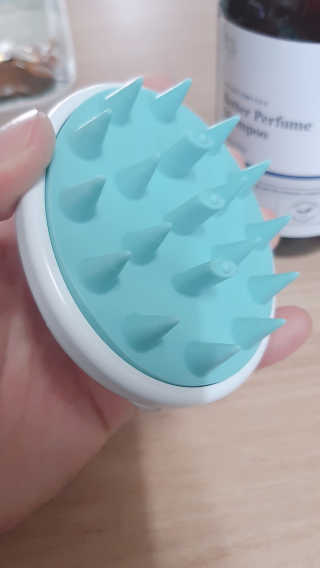 달리프 베러 퍼퓸 샴푸 1000ml 레이니데이 or 일랑로즈 — 5점을 준 리뷰어가 2018년 11월 올린 사용 사진