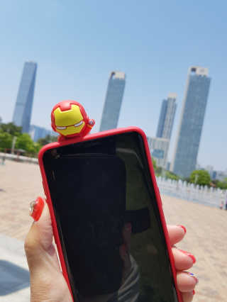 하이키키 마블 피규어 컬러젤리 케이스 — 5점을 준 리뷰어가 2019년 5월 올린 사용 사진
